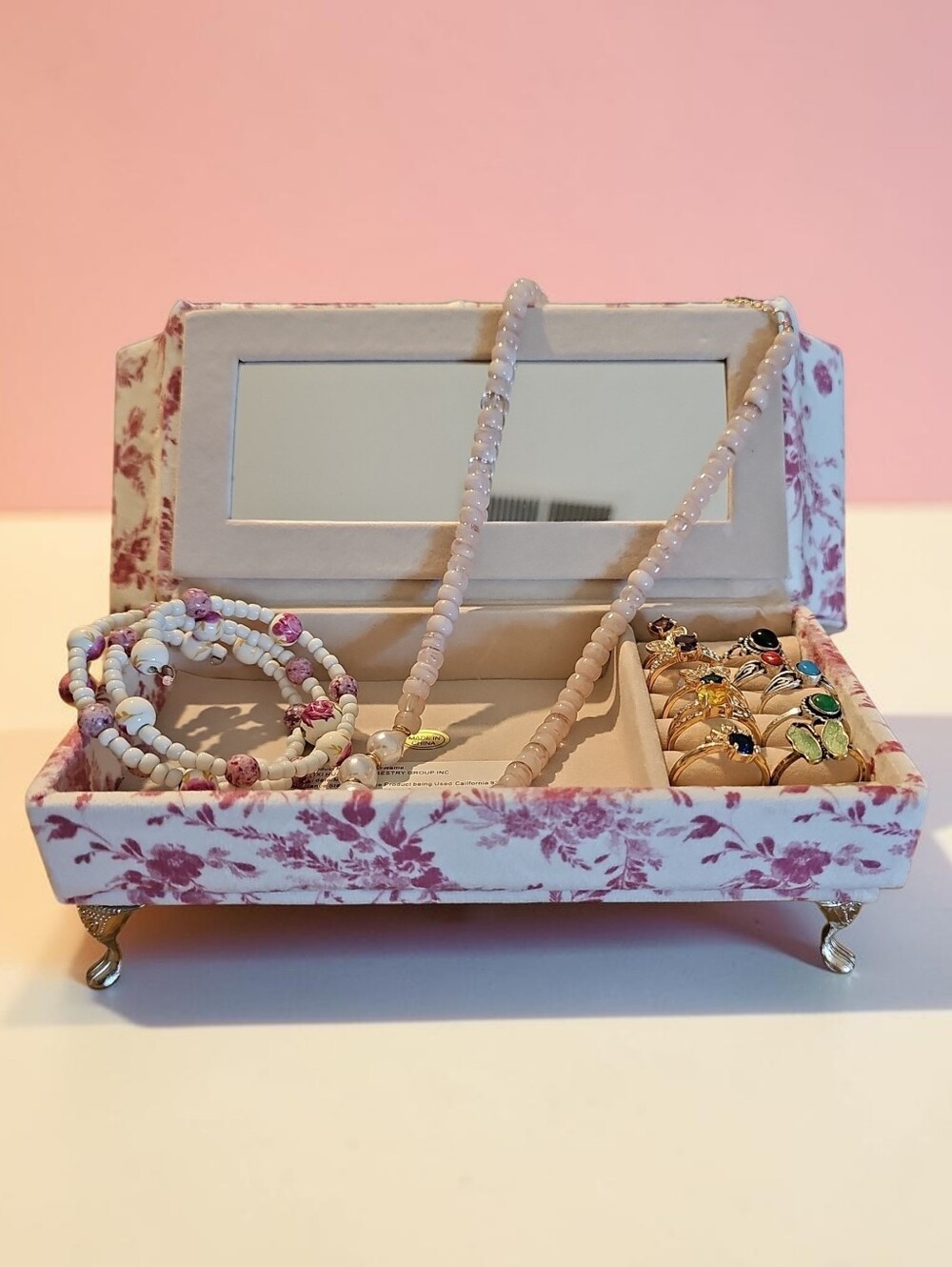 SASSIFIED BOUTIQUE NWT Pink Floral Sofa Jewelry Box And 12 piece Jewerly Bundle.
